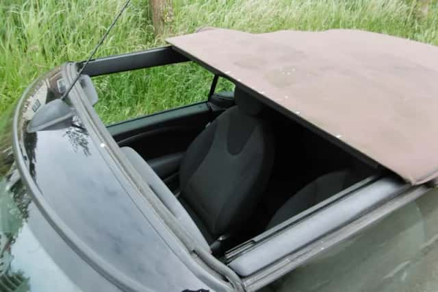 MINI Cabrio (2010) thumbnail 2