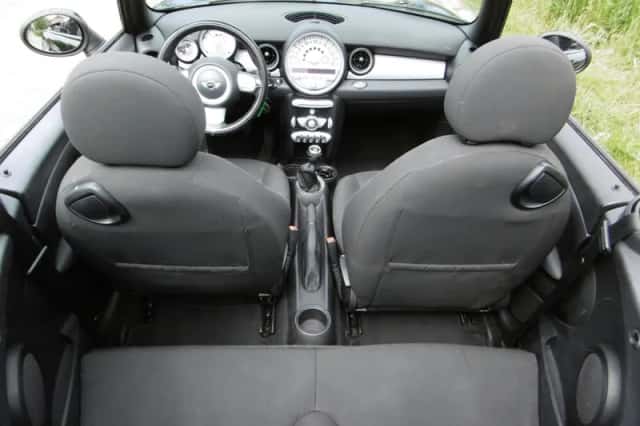 MINI Cabrio (2010) thumbnail 3