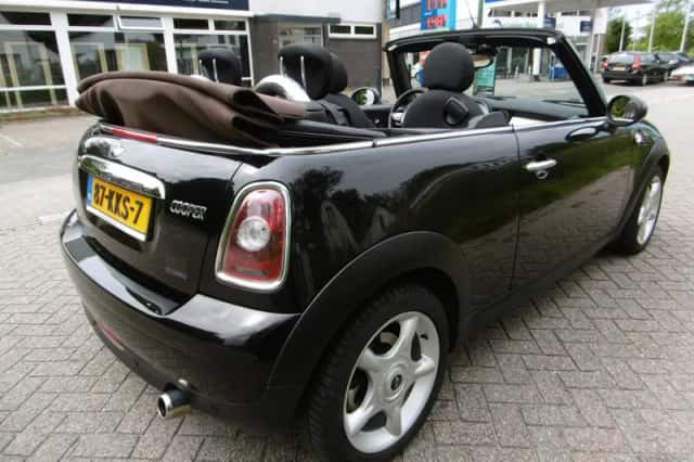 MINI Cabrio (2010) thumbnail 4