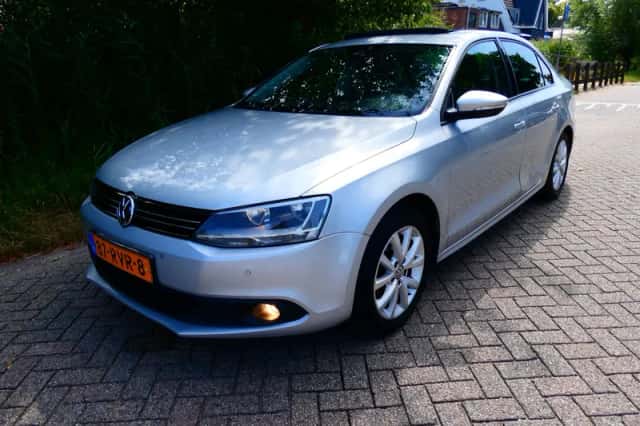 Volkswagen Jetta (2011) thumbnail 1