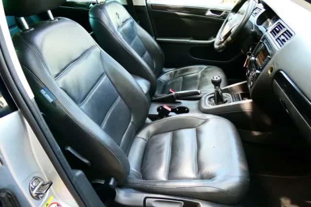 Volkswagen Jetta (2011) thumbnail 2