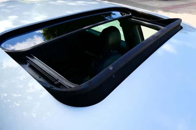 Volkswagen Jetta (2011) thumbnail 3