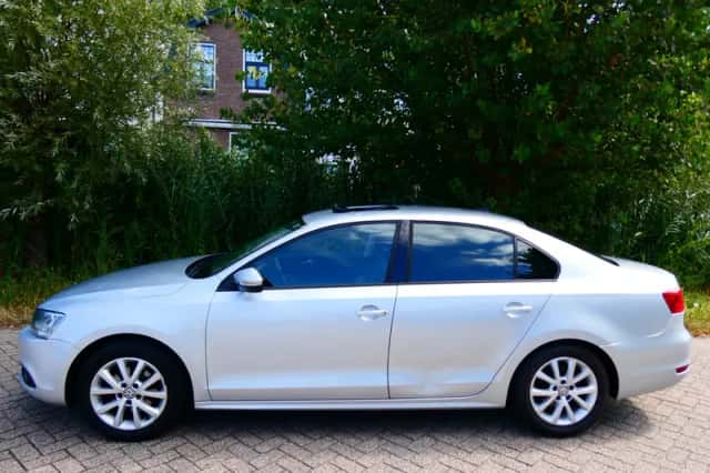 Volkswagen Jetta (2011) thumbnail 4