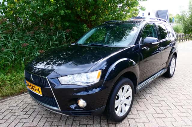 Mitsubishi Outlander (2011) thumbnail 1