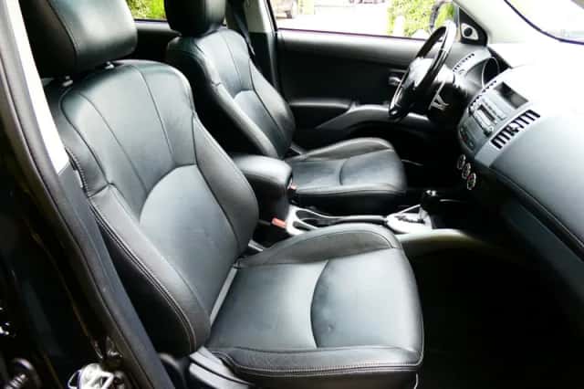 Mitsubishi Outlander (2011) thumbnail 3