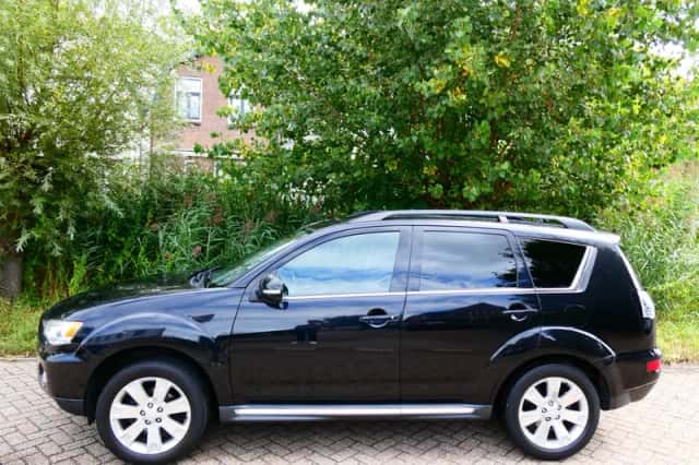 Mitsubishi Outlander (2011) thumbnail 4