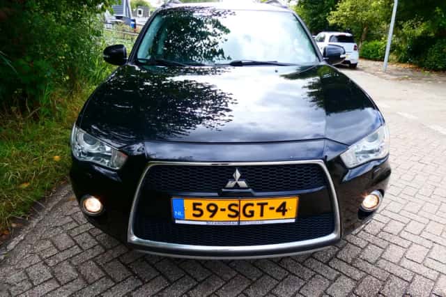 Mitsubishi Outlander (2011) thumbnail 6