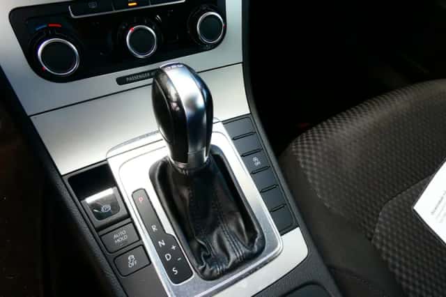 Volkswagen Passat (2011) thumbnail 2