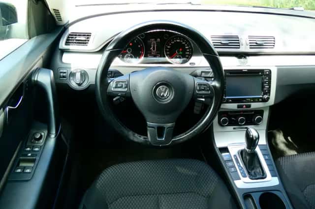 Volkswagen Passat (2011) thumbnail 3