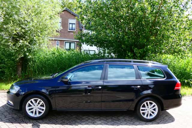 Volkswagen Passat (2011) thumbnail 4