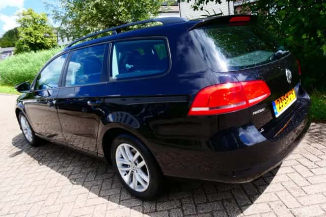 Volkswagen Passat (2011) thumbnail 5