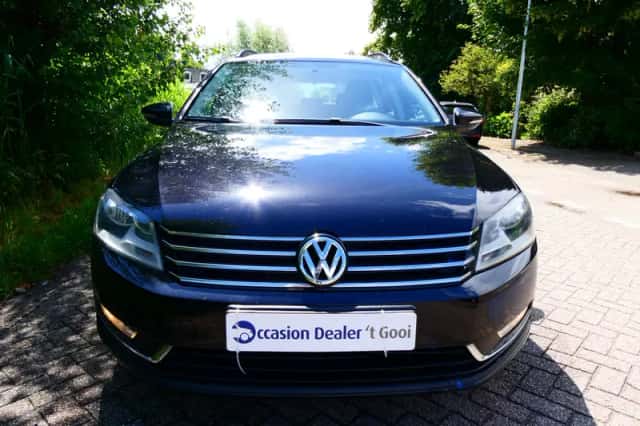 Volkswagen Passat (2011) thumbnail 6