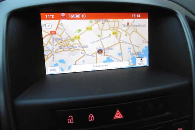 Opel Astra (2015) thumbnail 3