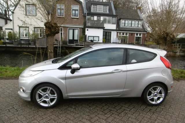 Ford Fiesta (2012) thumbnail 3