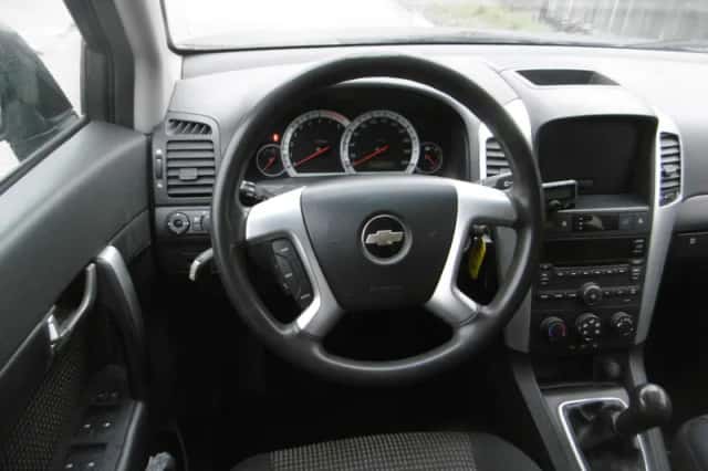 Chevrolet Captiva (2008) thumbnail 2
