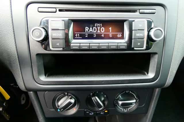 Volkswagen Polo (2014) thumbnail 3