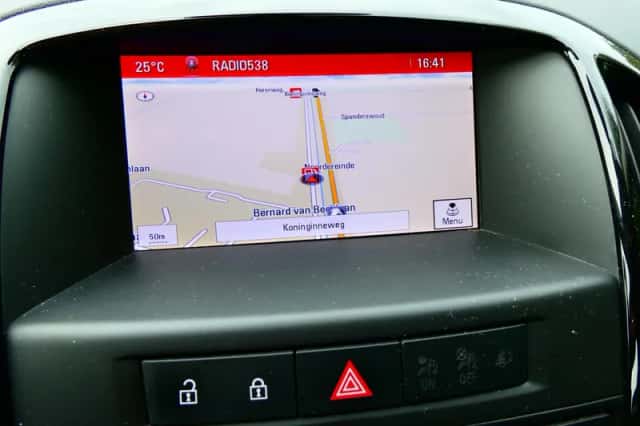 Opel Astra (2015) thumbnail 3