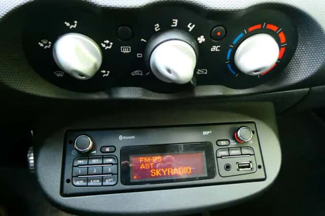 Renault Twingo (2015) thumbnail 3