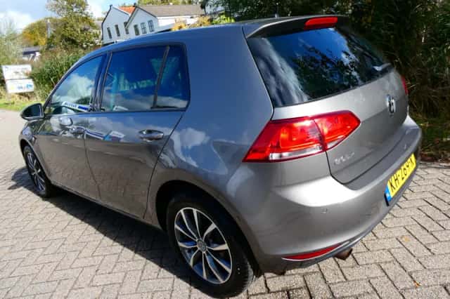 Volkswagen Golf (2016) thumbnail 5