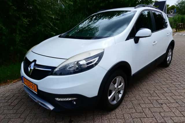 Renault Scénic (2013) thumbnail 1