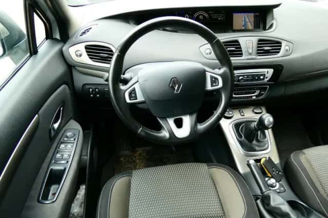 Renault Scénic (2013) thumbnail 2
