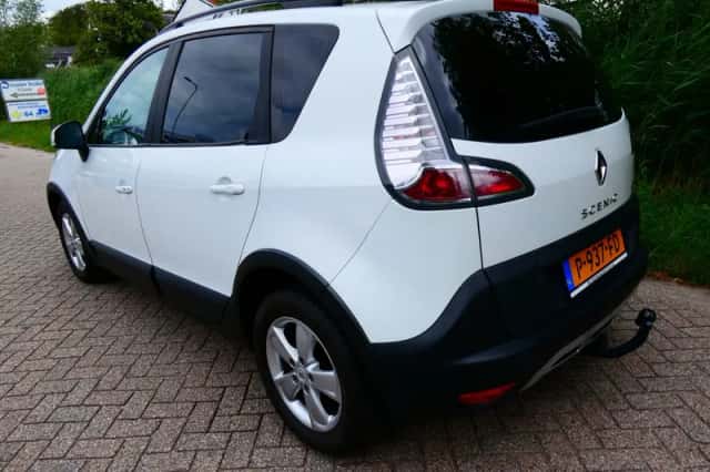 Renault Scénic (2013) thumbnail 5