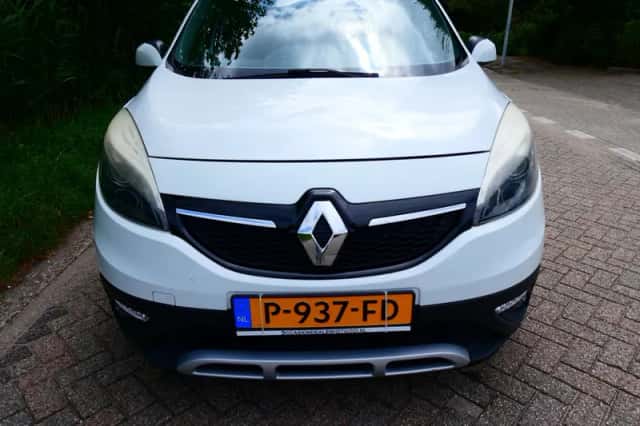 Renault Scénic (2013) thumbnail 6