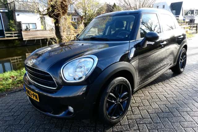 MINI Countryman (2016) thumbnail 1