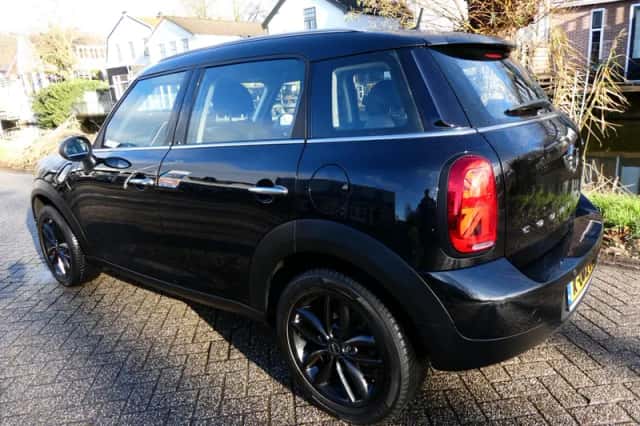 MINI Countryman (2016) thumbnail 5