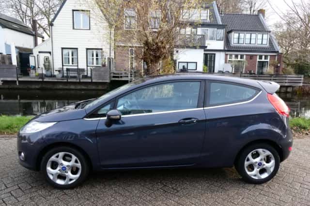 Ford Fiesta (2011) thumbnail 1