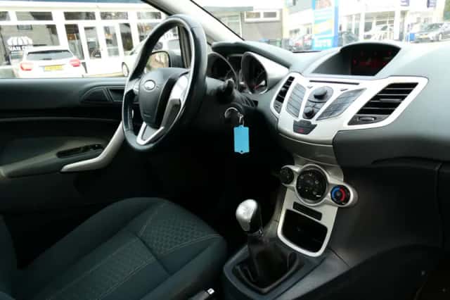 Ford Fiesta (2011) thumbnail 3