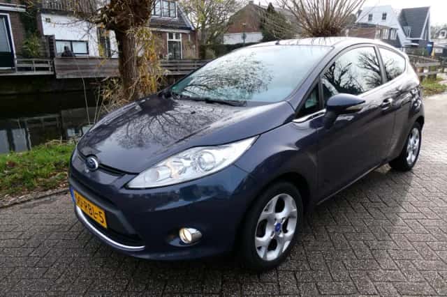 Ford Fiesta (2011) thumbnail 4
