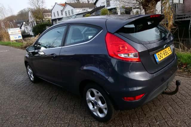 Ford Fiesta (2011) thumbnail 5