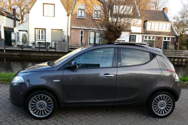 Lancia Ypsilon (2012) thumbnail 4