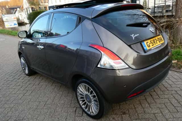 Lancia Ypsilon (2012) thumbnail 5
