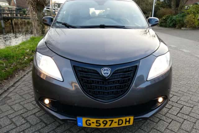 Lancia Ypsilon (2012) thumbnail 6
