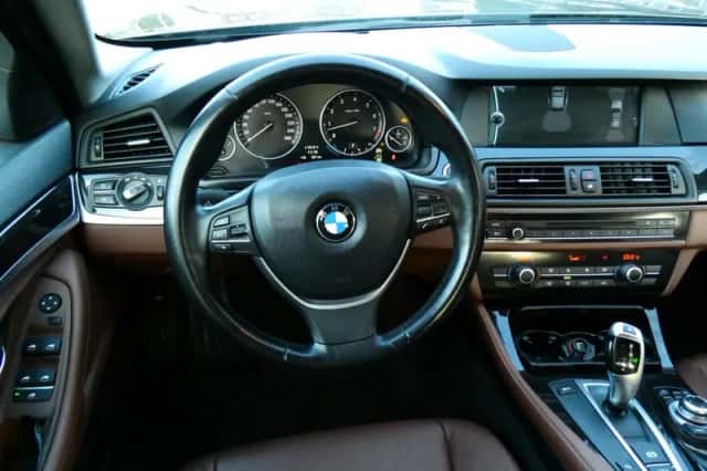 BMW 5-Serie (2011) thumbnail 3