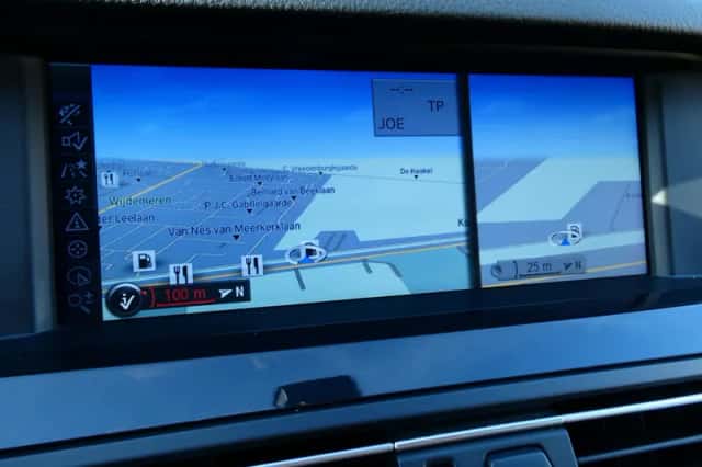 BMW 5-Serie (2011) thumbnail 2