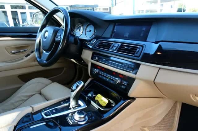 BMW 5-Serie (2011) thumbnail 3