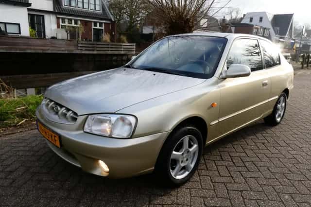 Hyundai Accent (2001) thumbnail 1