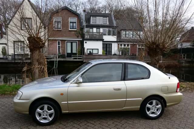 Hyundai Accent (2001) thumbnail 3