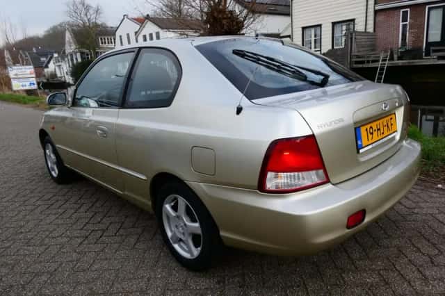 Hyundai Accent (2001) thumbnail 5