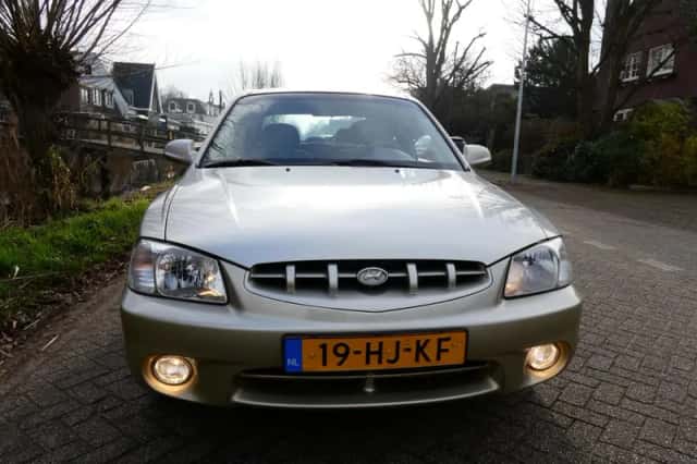 Hyundai Accent (2001) thumbnail 6