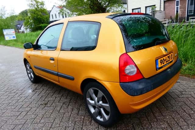Renault Clio (2002) thumbnail 5