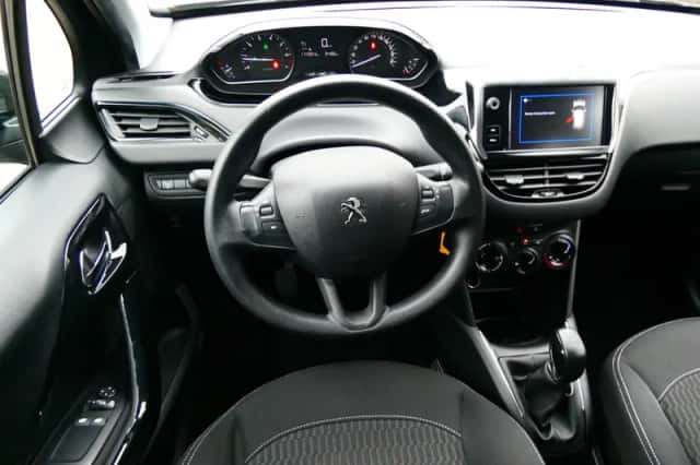 Peugeot 208 (2018) thumbnail 3