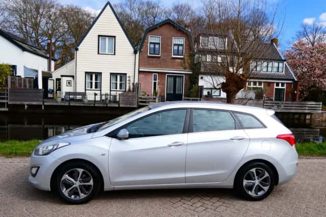 Hyundai i30 (2015) thumbnail 1