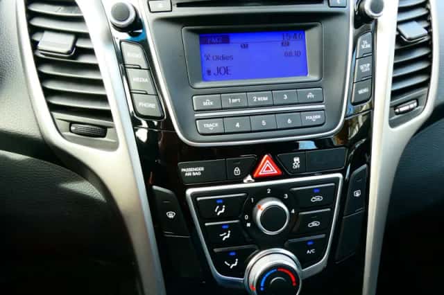 Hyundai i30 (2015) thumbnail 3