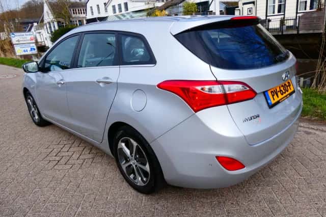 Hyundai i30 (2015) thumbnail 5