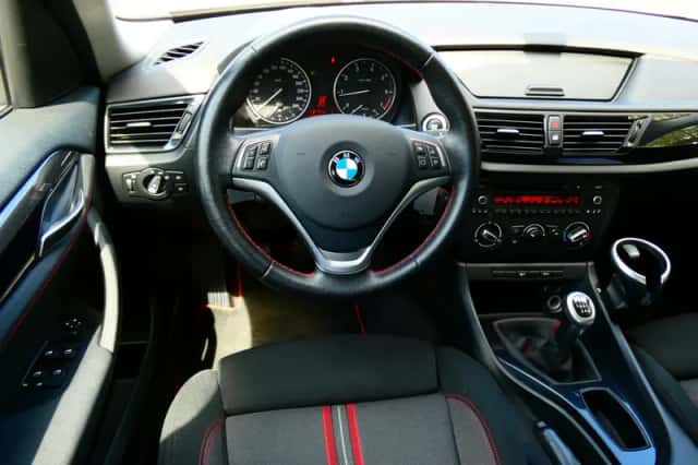 BMW X1 (2013) thumbnail 2