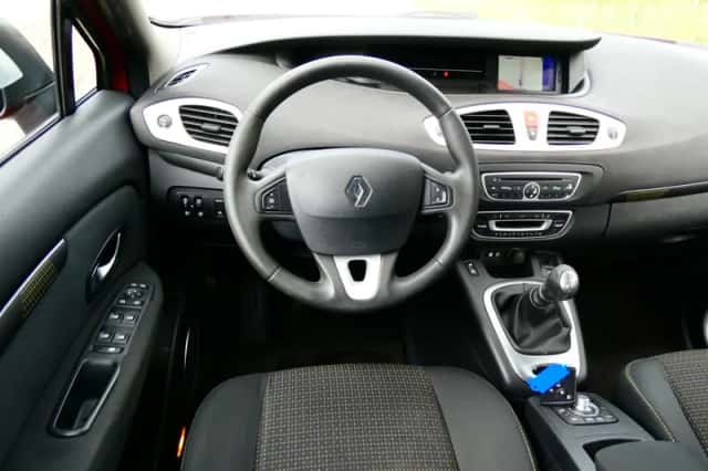 Renault Scénic (2009) thumbnail 2